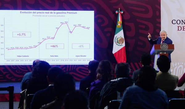 AMLO presumió que bajó el precio de la gasolina