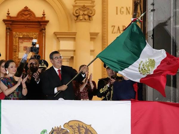 En familia, Puebla celebra 214 Aniversario del Grito de Independencia